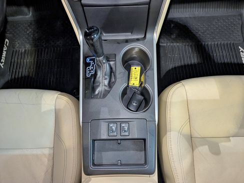 Used 2017 Toyota Camry XLE FWD image 39