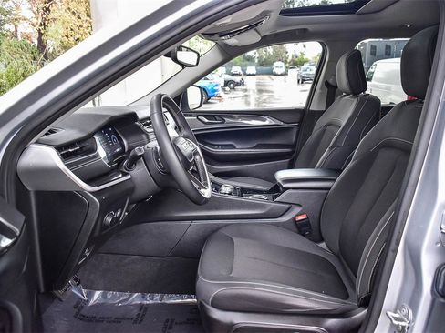 Used 2022 Jeep Grand Cherokee L Laredo w/ Luxury Tech Group I image 17