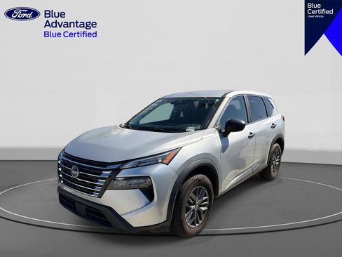 Used 2024 Nissan Rogue S FWD image 3