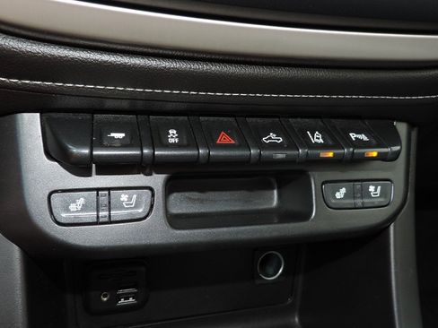 Certified 2021 GMC Canyon Denali RWD image 21