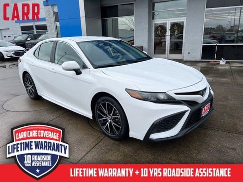 Used 2024 Toyota Camry SE image 2