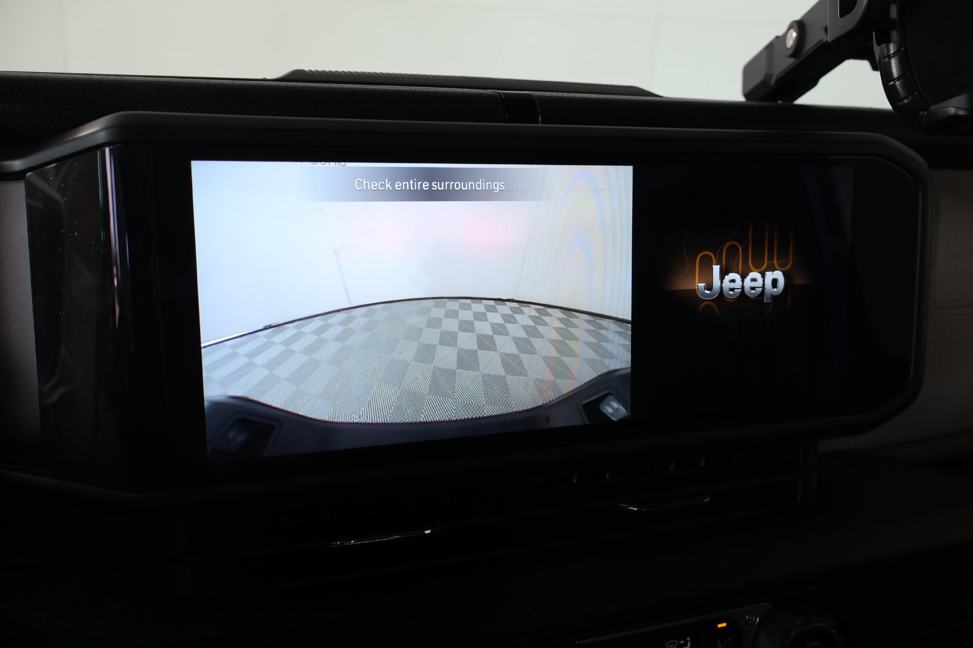 Used 2024 Jeep Gladiator Sport AWD/4WD image 6
