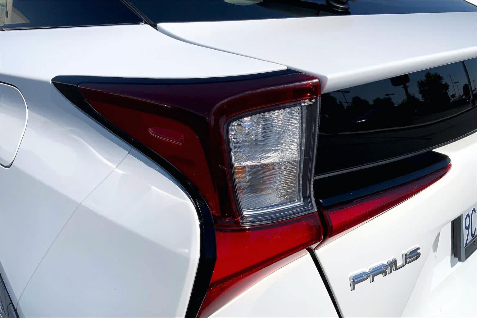 Used 2022 Toyota Prius LE FWD image 28