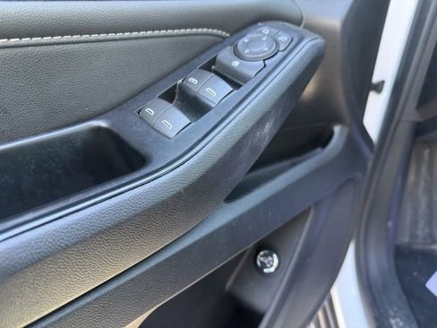 Used 2023 Chevrolet Traverse LT image 5