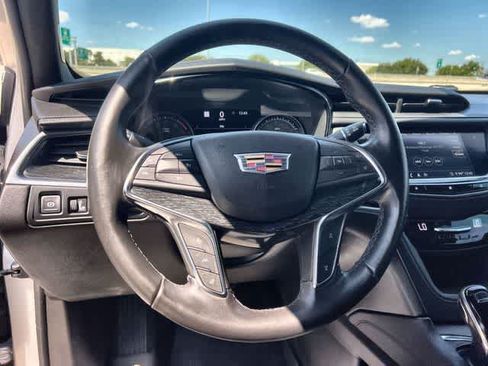 Used 2020 Cadillac XT5 Premium Luxury FWD image 17