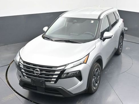 Used 2025 Nissan Rogue SV FWD image 33
