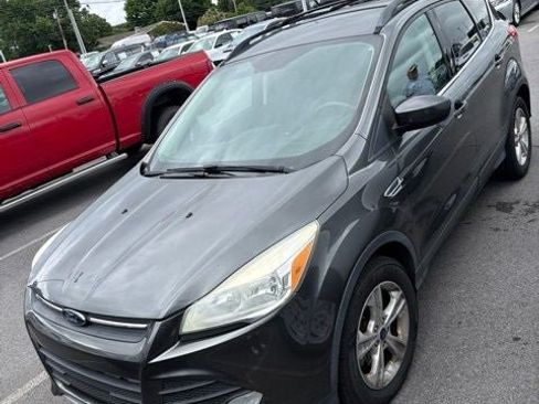 Used 2016 Ford Escape SE w/ Equipment Group 201A AWD/4WD image 2
