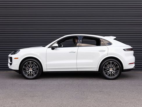 Certified 2025 Porsche Cayenne Coupe AWD/4WD image 2