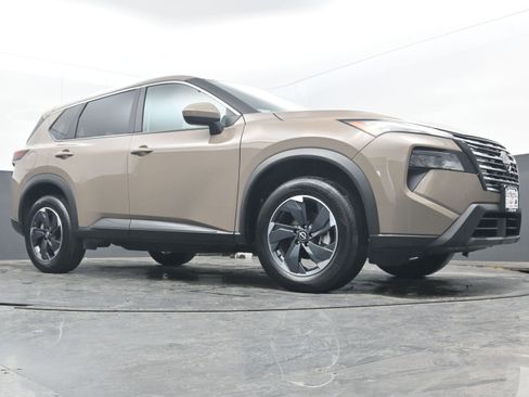 Used 2025 Nissan Rogue SV image 25