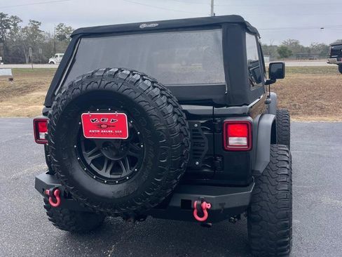 Used 2019 Jeep Wrangler Sport image 3