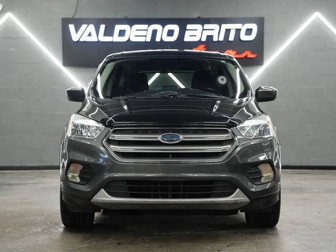 Used 2017 Ford Escape SE FWD image 3