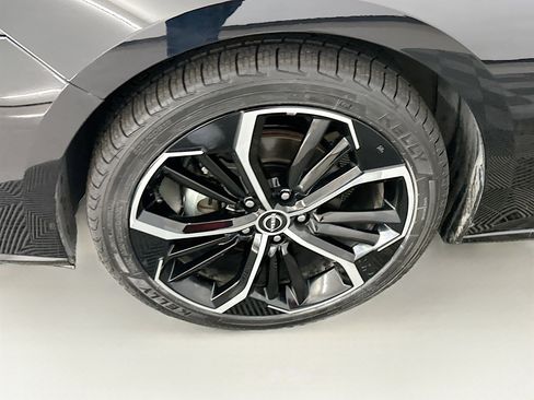 Used 2024 Nissan Altima 2.5 SR image 11