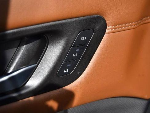 New 2025 Nissan Pathfinder Platinum image 10