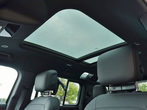 Used 2025 Land Rover Defender 110 X-Dynamic SE AWD/4WD image 16