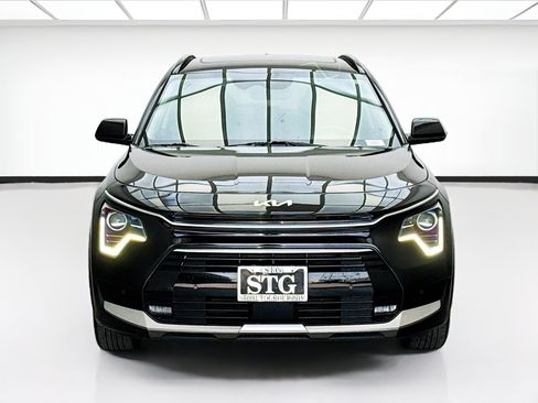Used 2023 Kia Niro FWD image 2