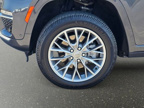 Used 2022 Jeep Grand Cherokee Summit w/ Advanced Protech Group IV AWD/4WD image 12