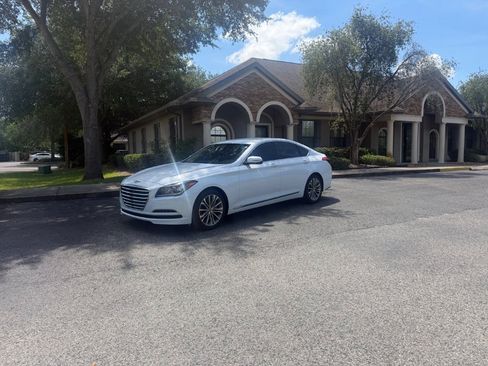 Used 2015 Hyundai Genesis 3.8 RWD image 3