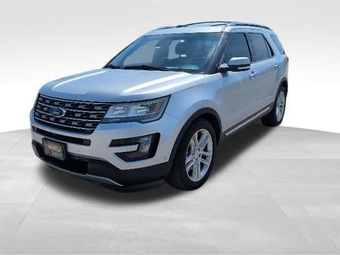 Used 2016 Ford Explorer Limited w/ Equipment Group 301A FWD image 7