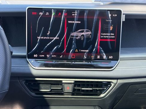 New 2026 Volkswagen Tiguan SE R-Line FWD image 17
