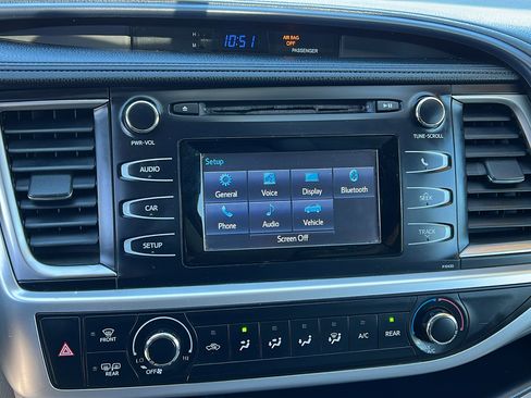 Used 2015 Toyota Highlander LE AWD/4WD image 22