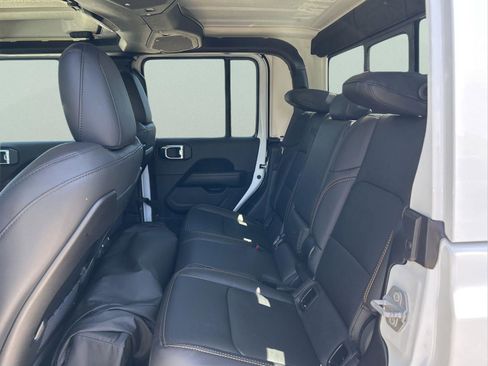 New 2026 Jeep Gladiator Sport AWD/4WD image 12
