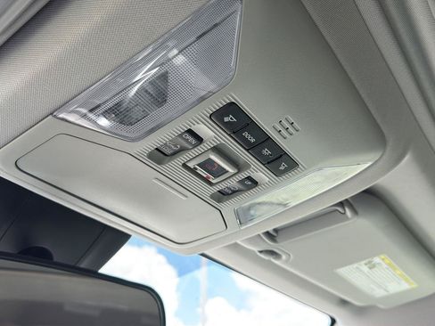 Used 2020 Toyota RAV4 XLE w/ Convenience Package FWD image 26