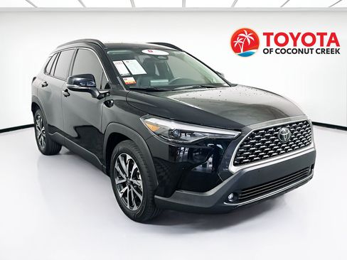 Used 2023 Toyota Corolla Cross XLE w/ Convenience Package FWD image 1