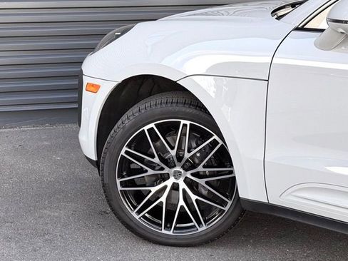 Certified 2026 Porsche Macan image 12