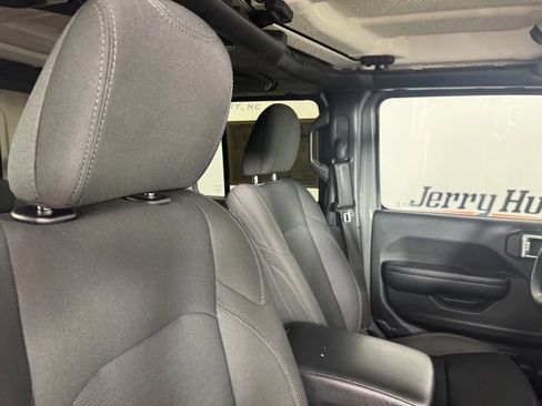 Used 2021 Jeep Wrangler Unlimited Sport AWD/4WD image 39