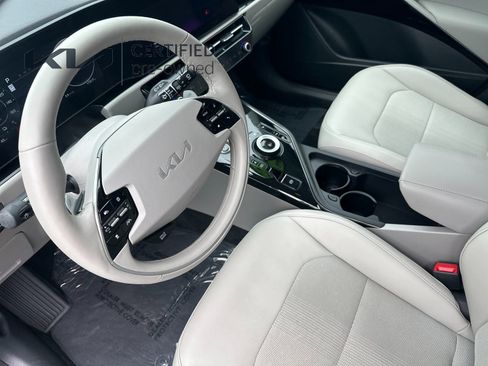 Certified 2023 Kia Niro Wind w/ Wind Preserve Package FWD image 11