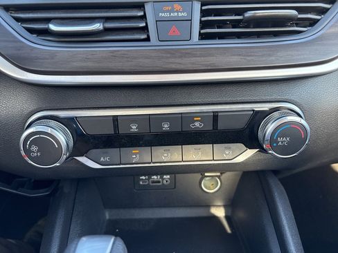 Used 2025 Nissan Altima 2.5 SV image 13