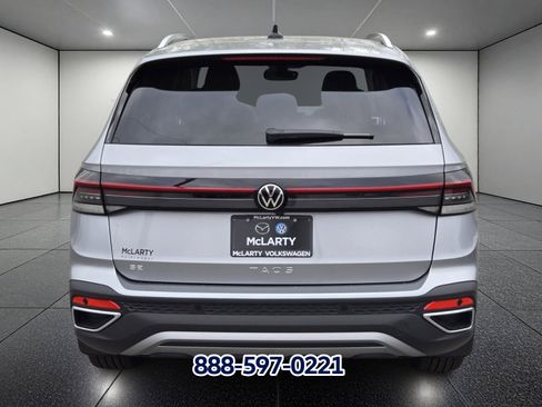 New 2026 Volkswagen Taos SE FWD image 4