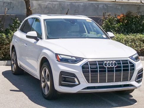 Used 2023 Audi Q5 2.0T Premium w/ Convenience Package AWD/4WD image 3