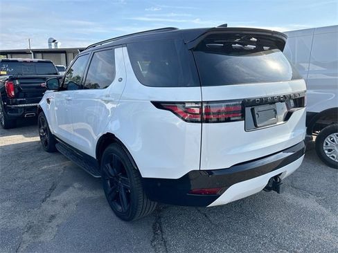 Used 2025 Land Rover Discovery Dynamic SE image 6