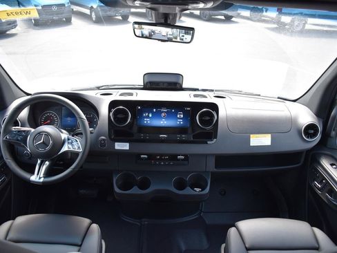 New 2025 Mercedes-Benz Sprinter 2500 image 17