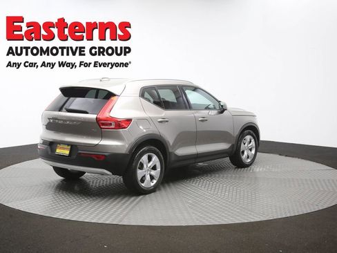 Used 2022 Volvo XC40 T4 Momentum FWD image 42