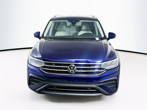 Used 2023 Volkswagen Tiguan SE image 2