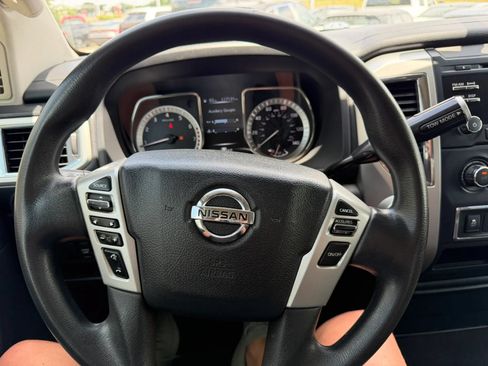 Used 2017 Nissan Titan SV RWD image 11