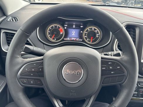 Used 2022 Jeep Cherokee Trailhawk w/ Comfort/Convenience Group AWD/4WD image 21