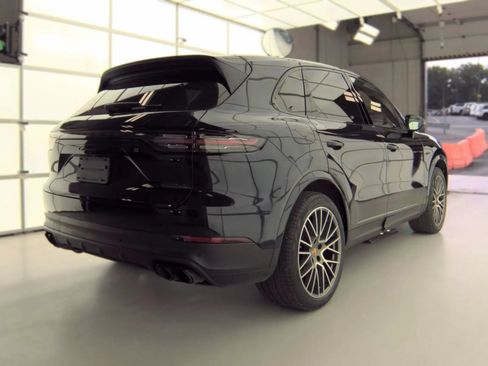 Used 2023 Porsche Cayenne Platinum Edition AWD/4WD image 12
