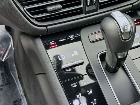 Used 2024 Porsche Macan image 18