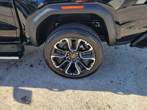 New 2026 GMC Canyon Denali image 8