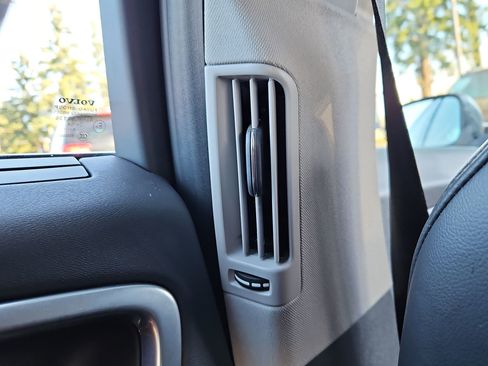 Used 2017 Volvo S60 T5 Inscription image 24