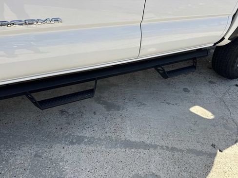 Used 2023 Toyota Tacoma TRD Off-Road AWD/4WD image 30