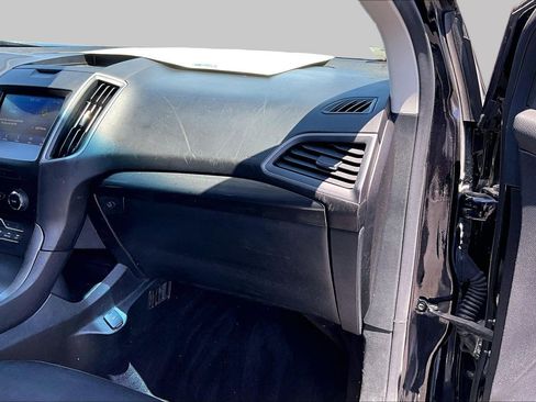 Used 2020 Ford Edge SE FWD image 15