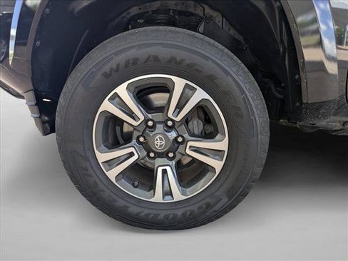 Used 2019 Toyota Tacoma TRD Sport AWD/4WD image 18