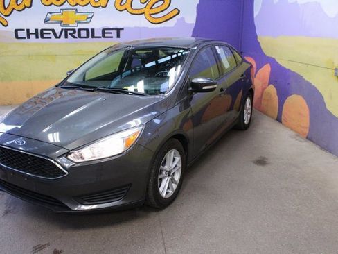 Used 2015 Ford Focus SE w/ SE Winter Package image 4