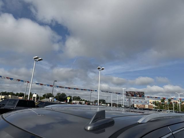 Certified 2022 GMC Yukon Denali w/ Denali Reserve Package AWD/4WD image 9