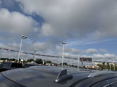 Used 2022 GMC Yukon Denali w/ Denali Reserve Package AWD/4WD image 9