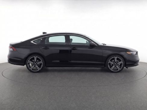 Used 2023 Honda Accord Sport image 2